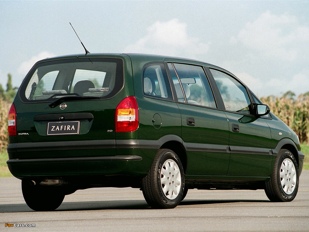 Photos of Chevrolet Zafira (A) 2001–02 (1024 x 768)