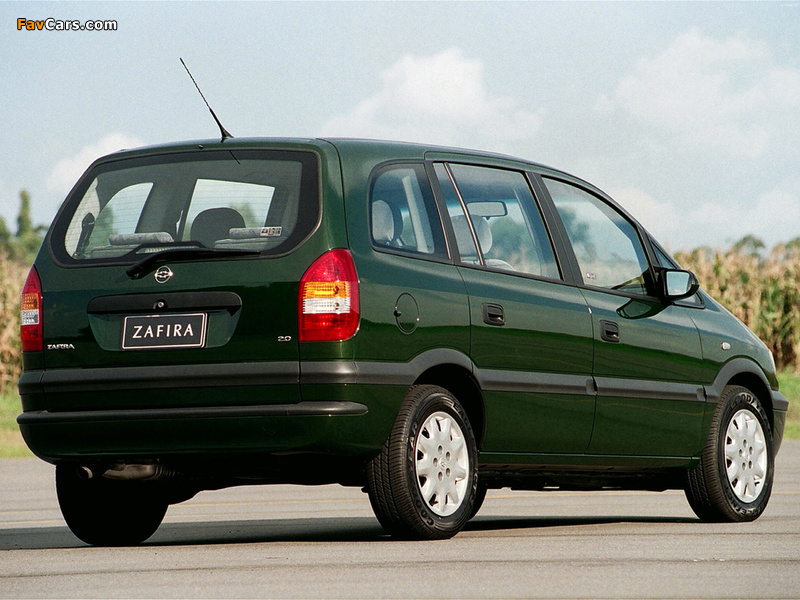Photos of Chevrolet Zafira (A) 2001–02 (800 x 600)