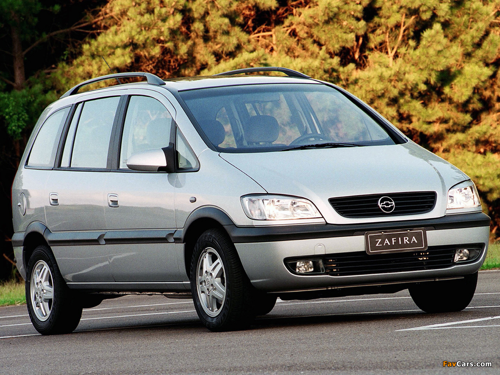 Photos of Chevrolet Zafira (A) 2001–02 (1024 x 768)