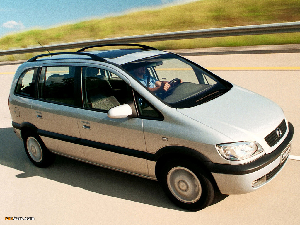 Pictures of Chevrolet Zafira (A) 2001–02 (1024 x 768)