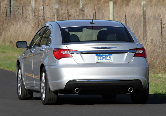 Photos of Chrysler 200 2010