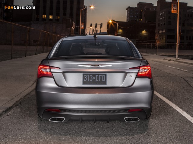 Photos of Chrysler 200S Special Edition (JS) 2013–14 (640 x 480)