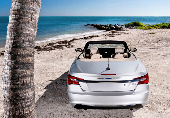 Pictures of Chrysler 200 Convertible 2011