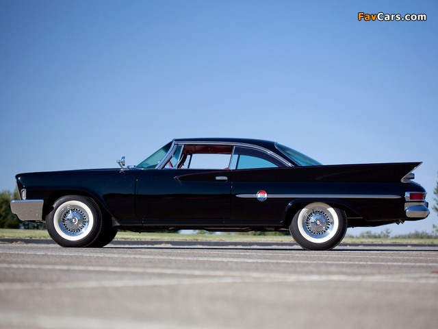 Images of Chrysler 300G Hardtop Coupe (842) 1961 (640 x 480)