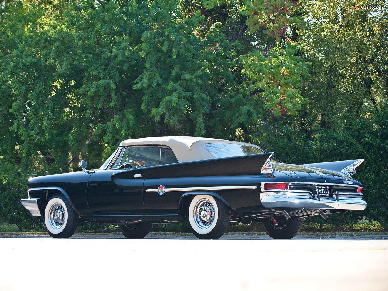 Pictures of Chrysler 300G Convertible 1961 (1280 x 960)