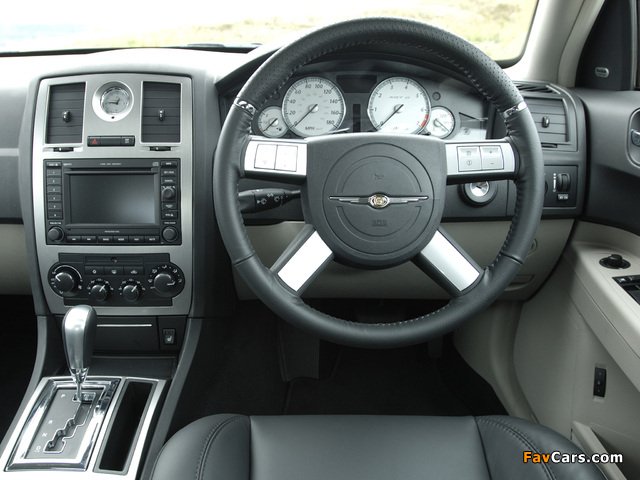 Chrysler 300C SRT8 UK-spec 2004–11 pictures (640 x 480)