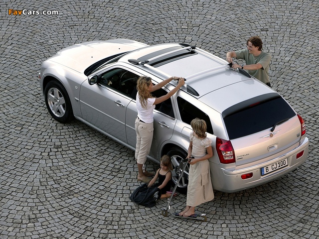 Chrysler 300C Touring 2006–10 photos (640 x 480)