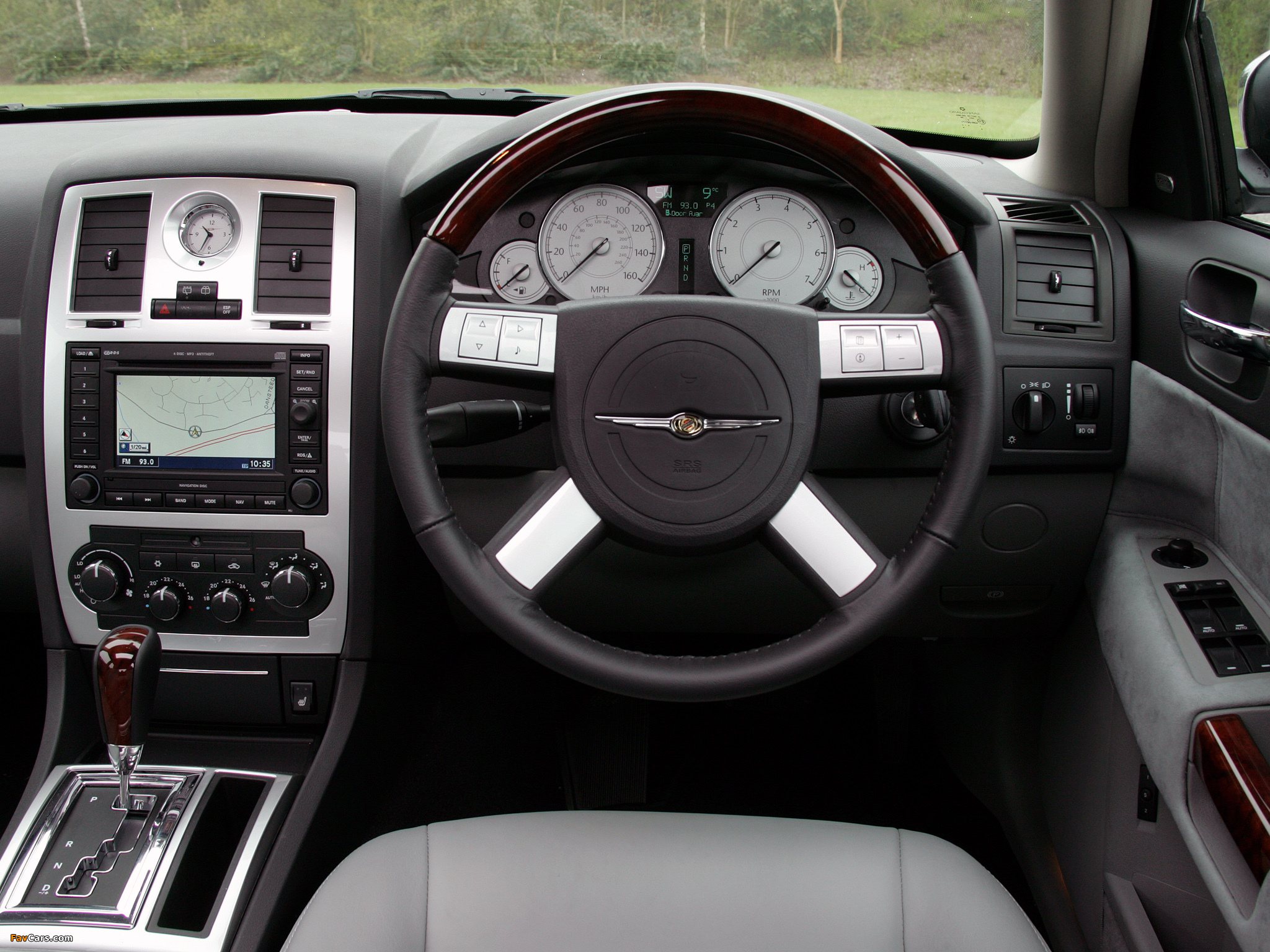 Chrysler 300C Touring UK-spec 2007–10 pictures (2048 x 1536)