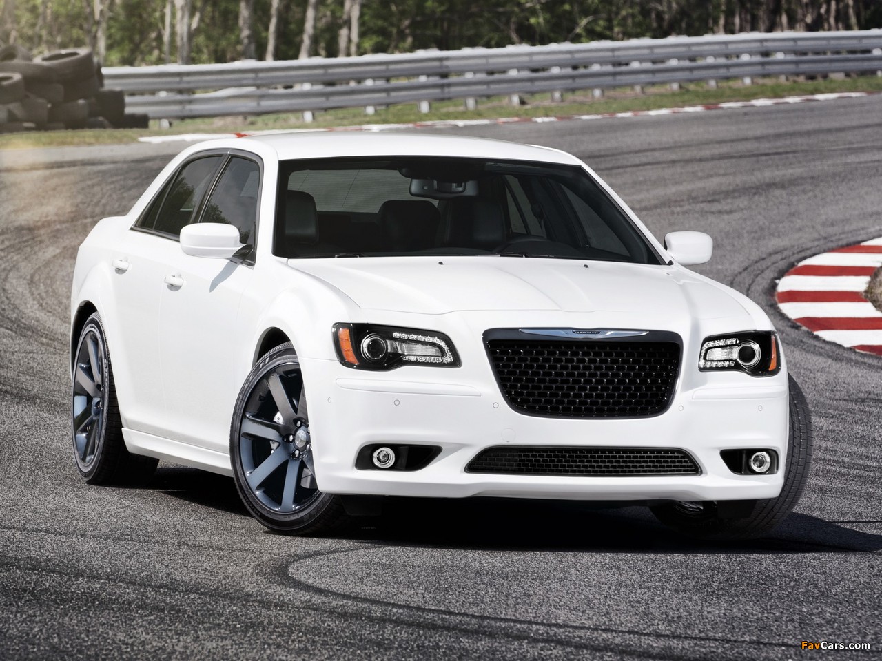 Chrysler 300 SRT8 2011 wallpapers (1280 x 960)