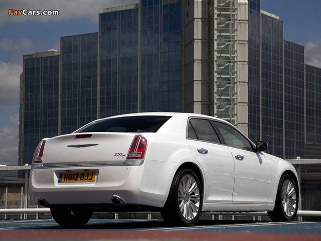 Chrysler 300C UK-spec 2012 photos (640 x 480)