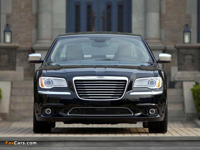 Chrysler 300C 2012 pictures (640 x 480)