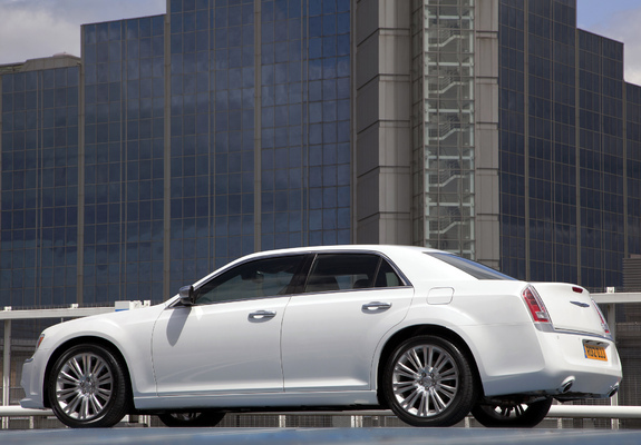 Chrysler 300C UK-spec 2012 pictures