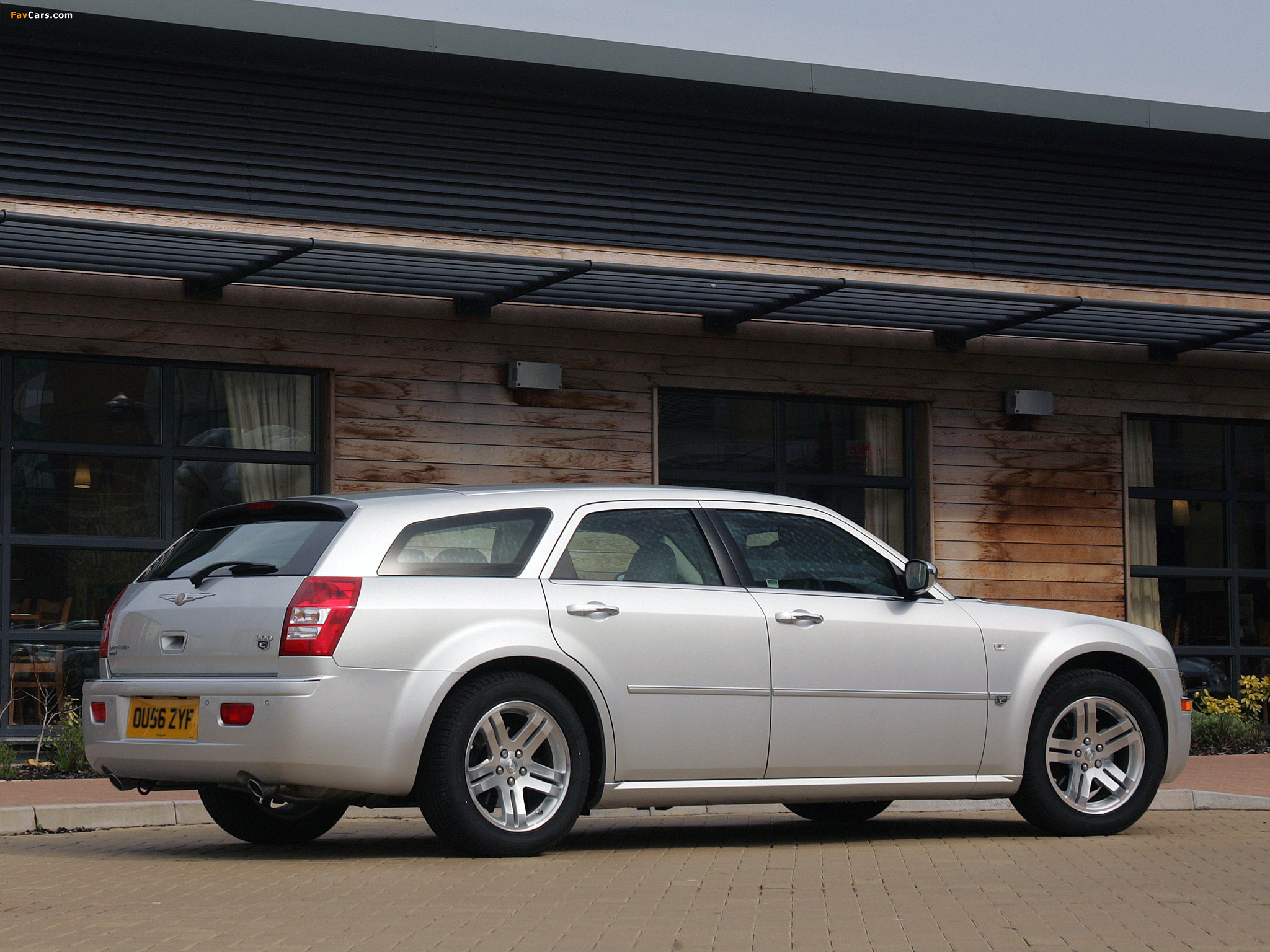 Chrysler 300C Touring UK-spec 2007–10 images (2048 x 1536)