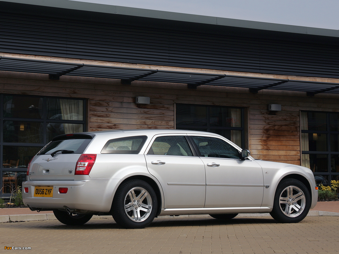 Chrysler 300C Touring UK-spec 2007–10 images (1280 x 960)