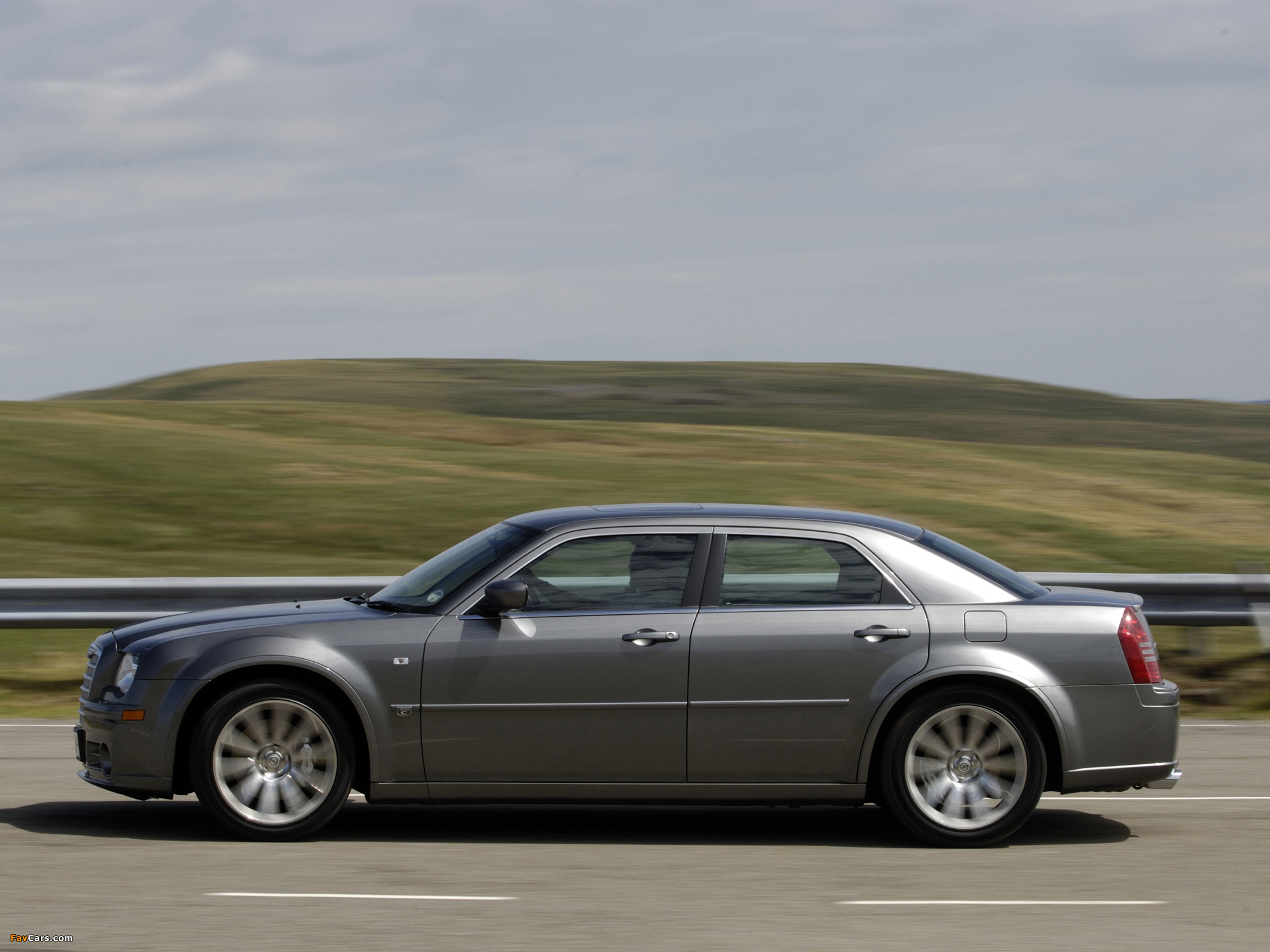 Images of Chrysler 300C SRT8 UK-spec 2004–11 (2048 x 1536)