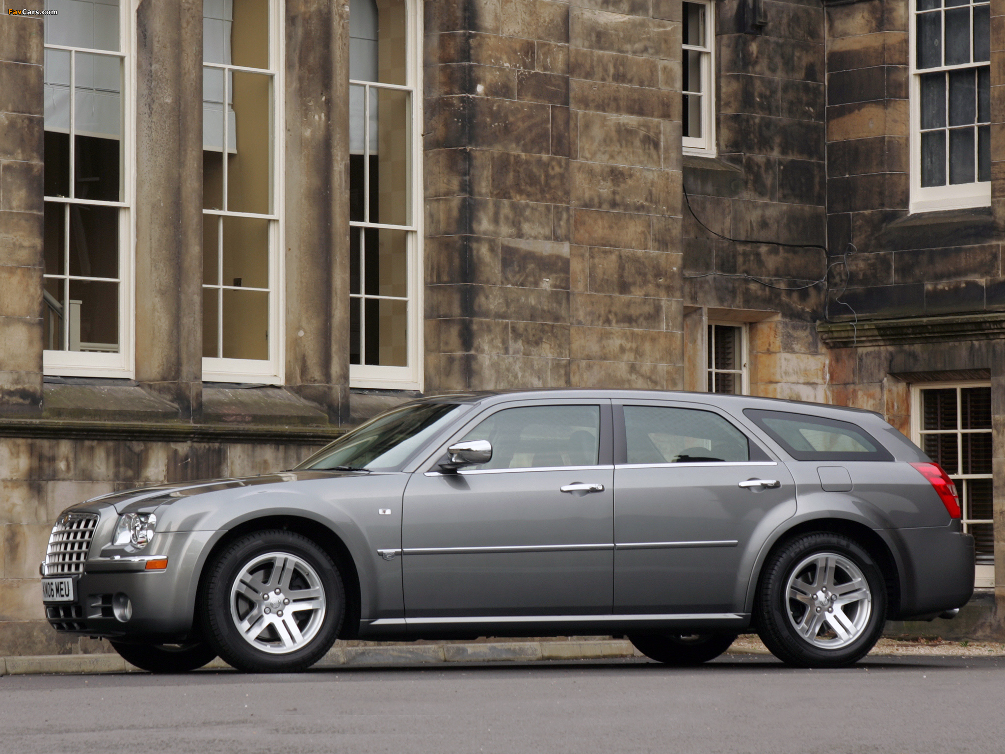 Images of Chrysler 300C Touring UK-spec 2007–10 (2048 x 1536)