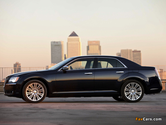Images of Chrysler 300 2011 (640 x 480)