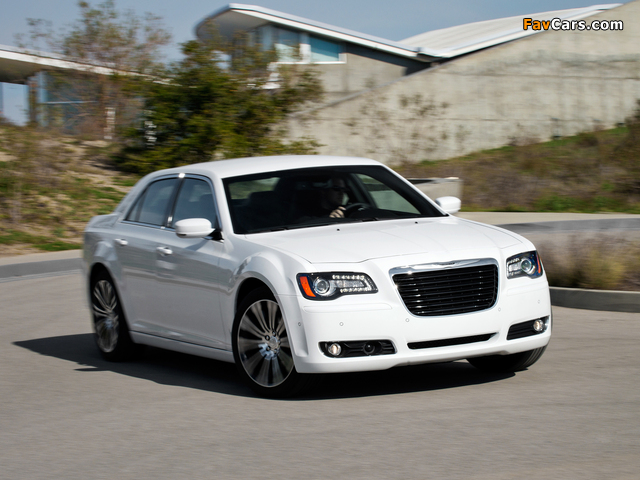 Images of Chrysler 300S 2011–14 (640 x 480)