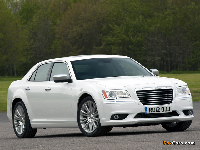 Images of Chrysler 300C UK-spec 2012 (640 x 480)
