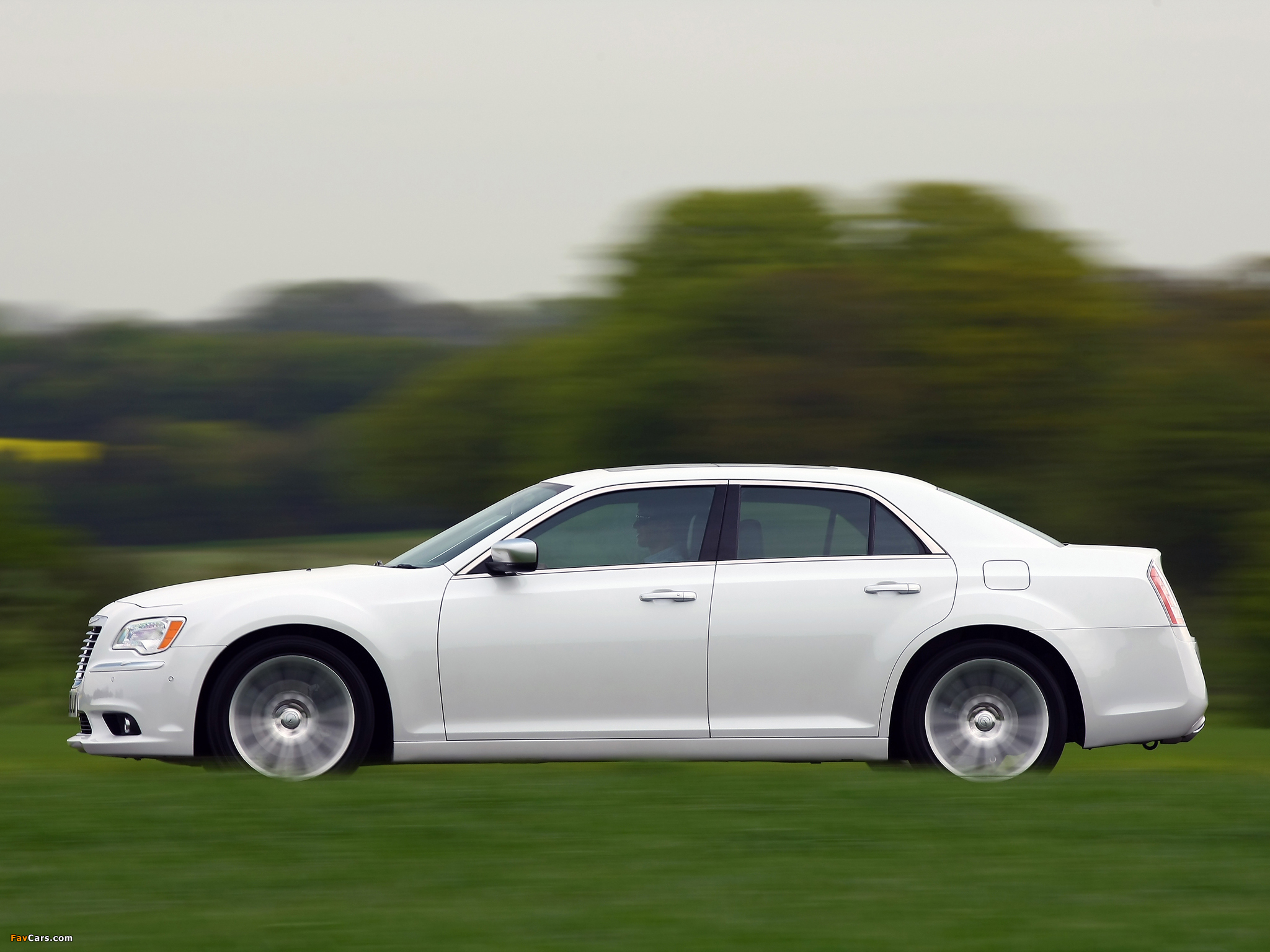 Images of Chrysler 300C UK-spec 2012 (2048 x 1536)