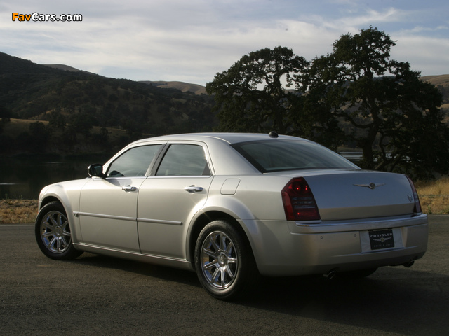 Photos of Chrysler 300C 2004–07 (640 x 480)