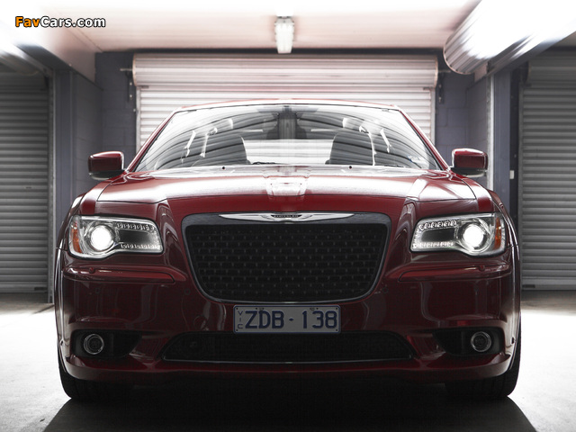 Photos of Chrysler 300 SRT8 AU-spec 2012 (640 x 480)