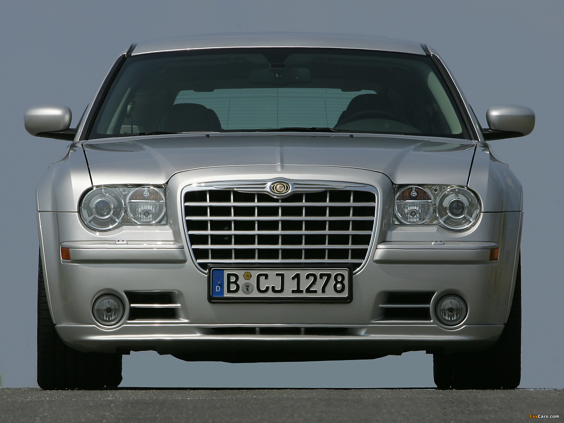 Photos of Chrysler 300C SRT8 Touring 2006–10 (1920 x 1440)