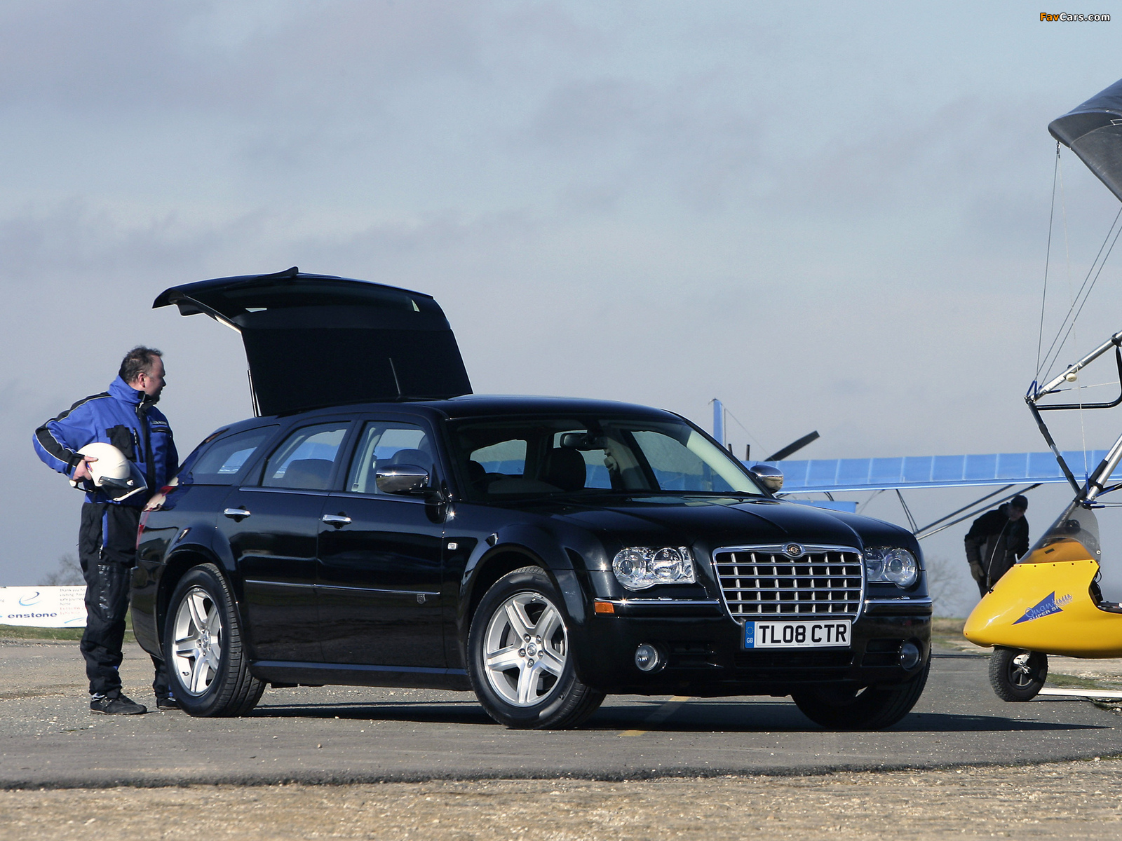 Photos of Chrysler 300C Touring UK-spec 2007–10 (1600 x 1200)