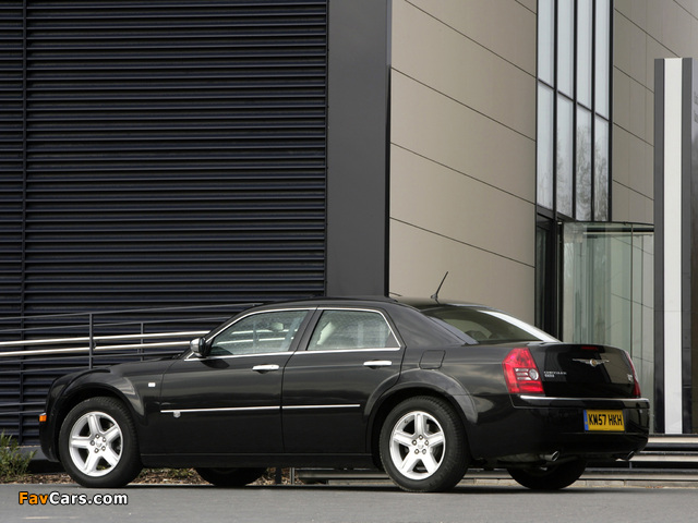 Pictures of Chrysler 300C UK-spec (LE) 2007–10 (640 x 480)