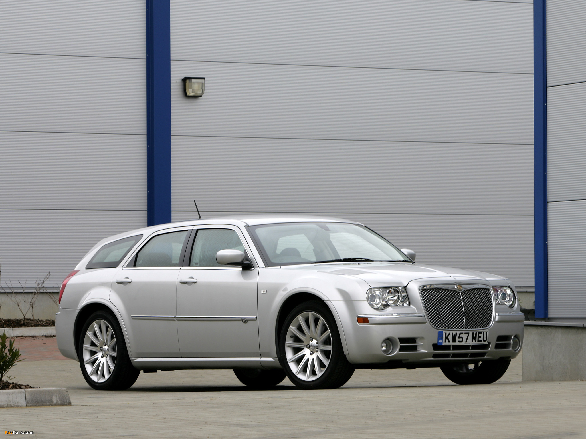 Pictures of Chrysler 300C Touring CRD SRT-Design (LE) 2008–10 (2048 x 1536)