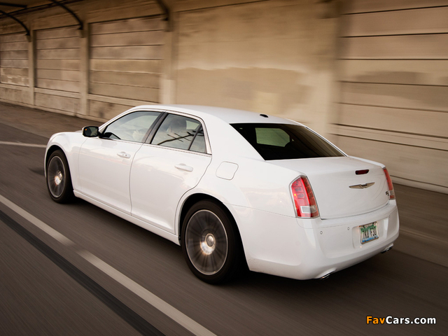 Pictures of Chrysler 300S 2011–14 (640 x 480)