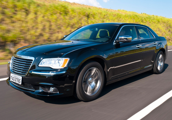 Pictures of Chrysler 300C 2012