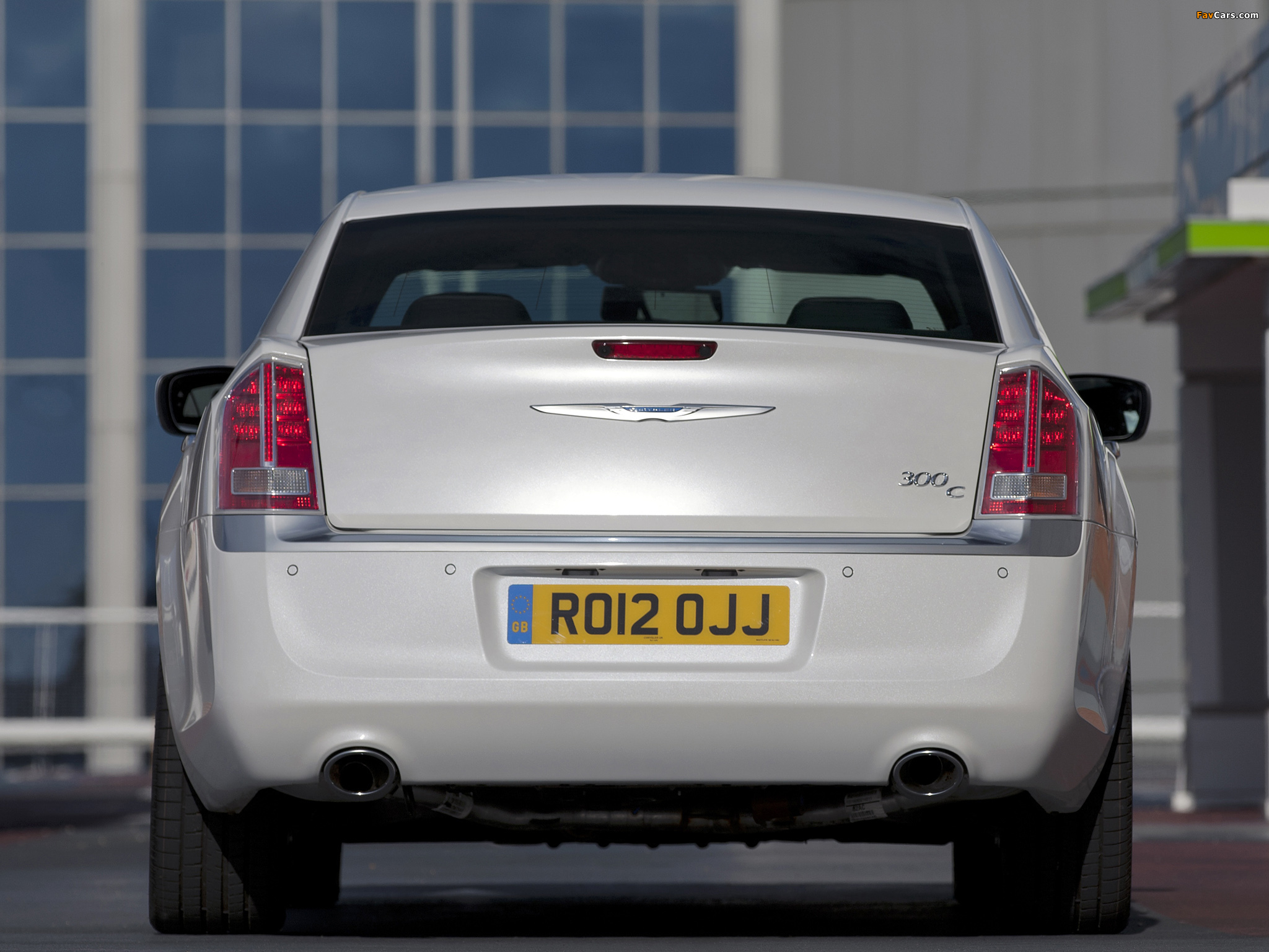 Pictures of Chrysler 300C UK-spec 2012 (2048 x 1536)