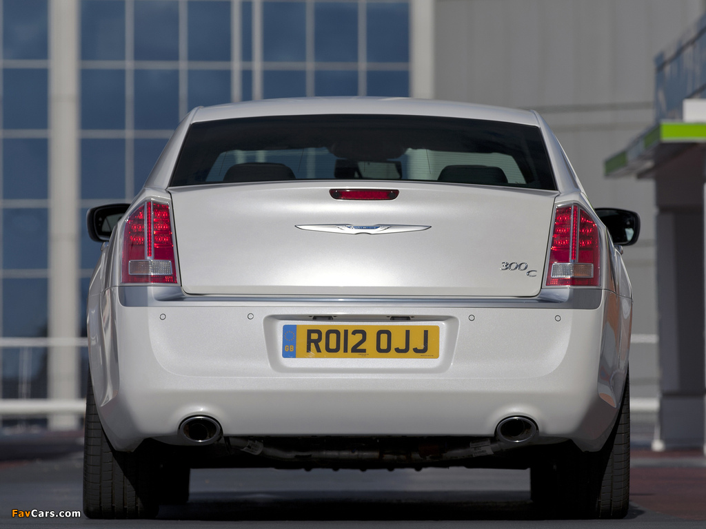 Pictures of Chrysler 300C UK-spec 2012 (1024 x 768)