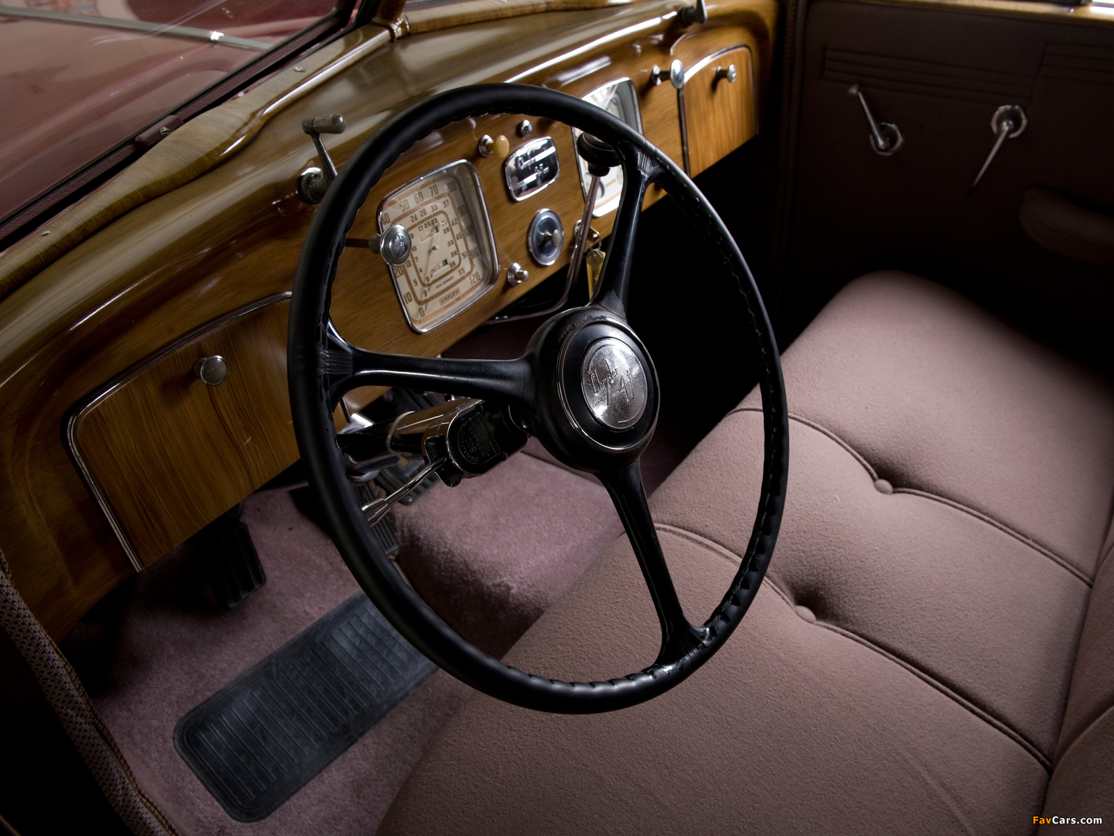 Chrysler Imperial Airflow Sedan 1936 pictures (1600 x 1200)