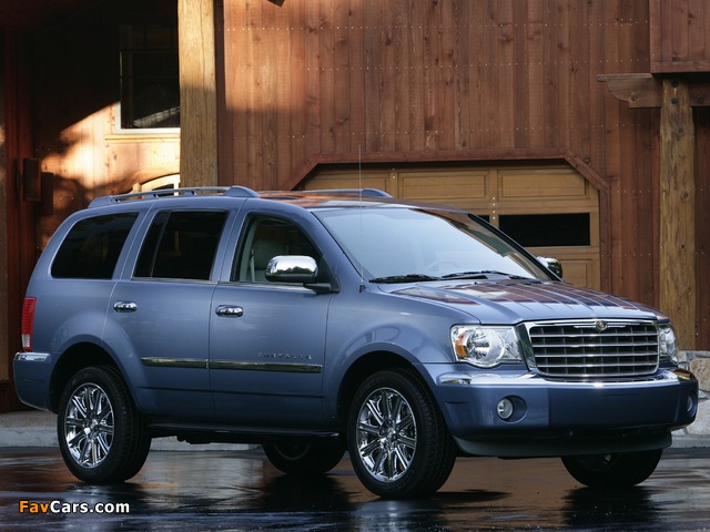 Photos of Chrysler Aspen 2006–08 (640 x 480)