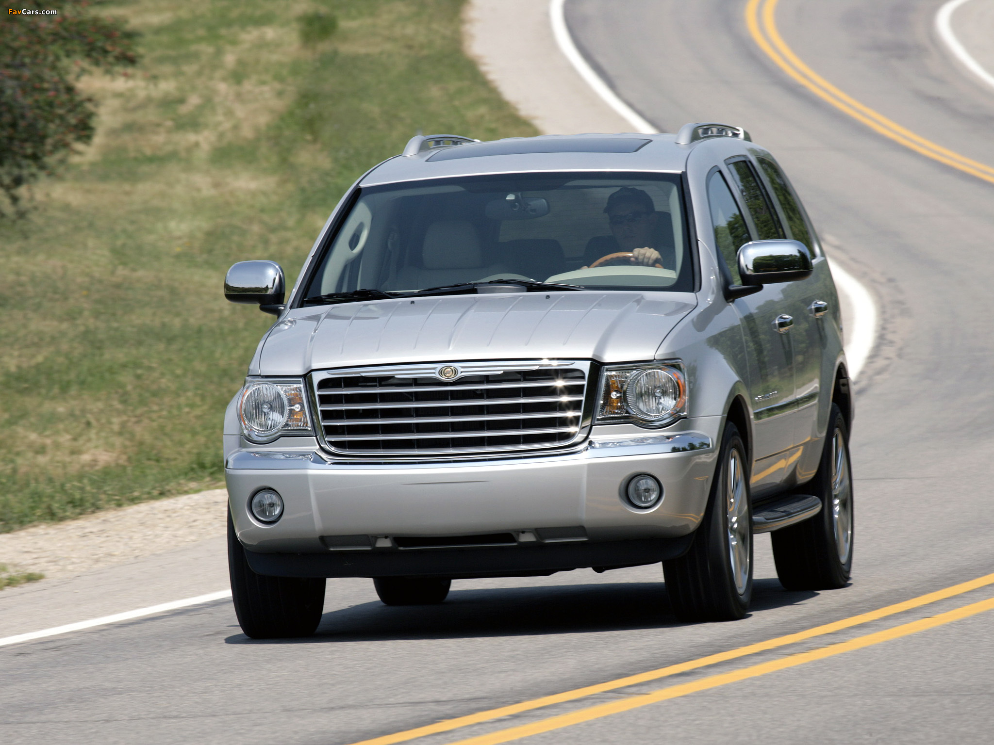 Pictures of Chrysler Aspen 2006–08 (2048 x 1536)