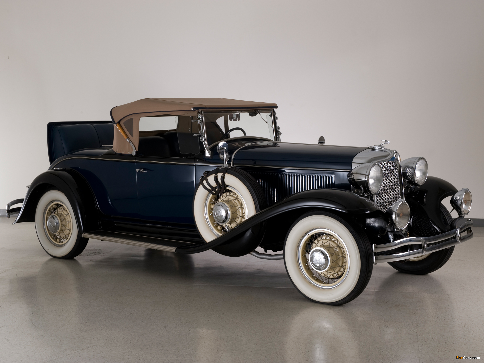 Images of Chrysler CD Deluxe Eight Roadster 1931–32 (2048 x 1536)