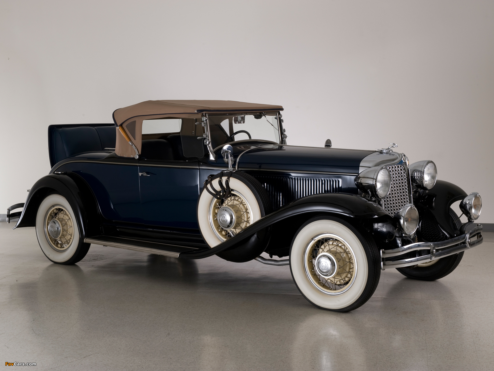 Images of Chrysler CD Deluxe Eight Roadster 1931–32 (1600 x 1200)
