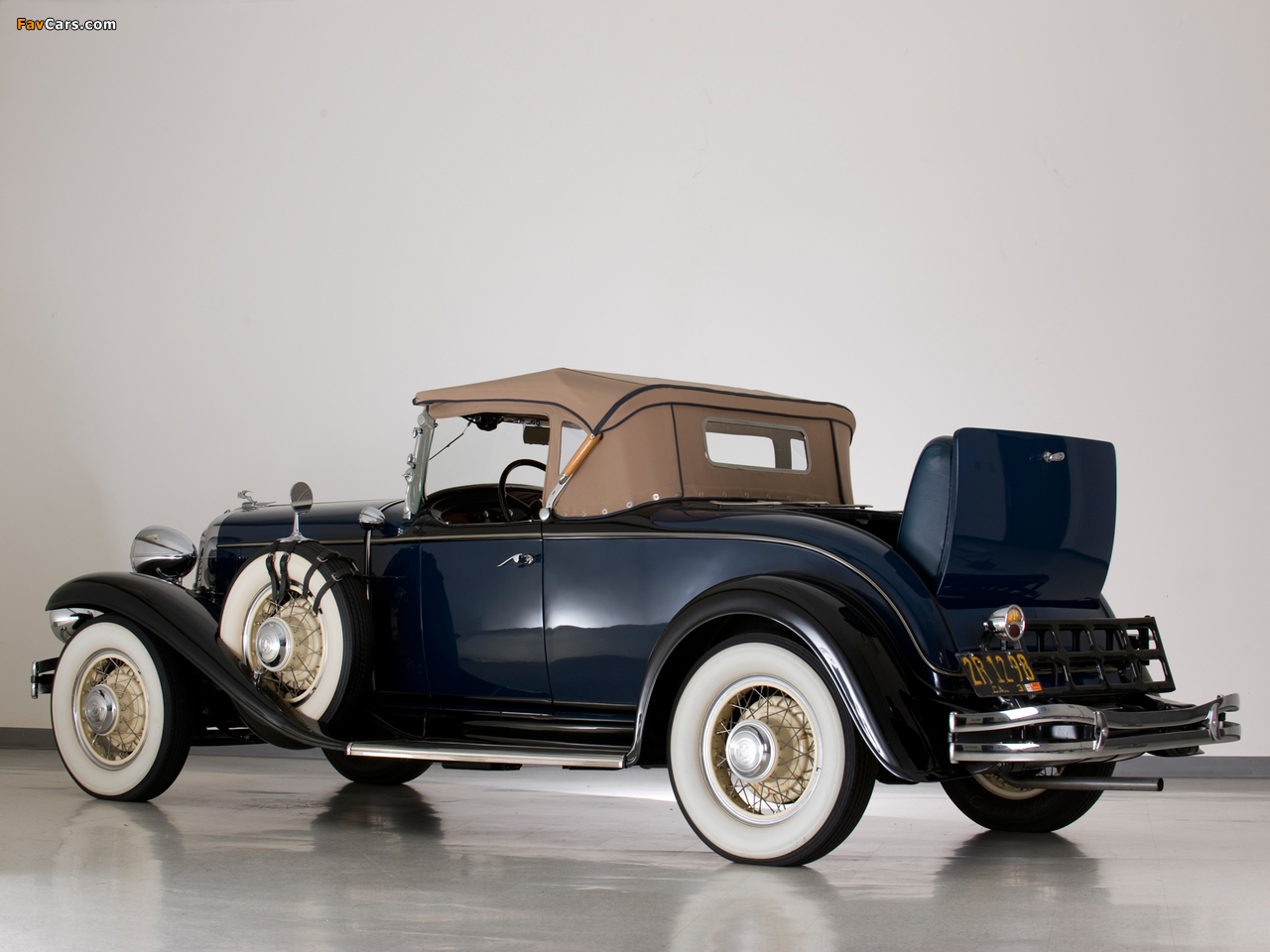 Pictures of Chrysler CD Deluxe Eight Roadster 1931–32 (1280 x 960)