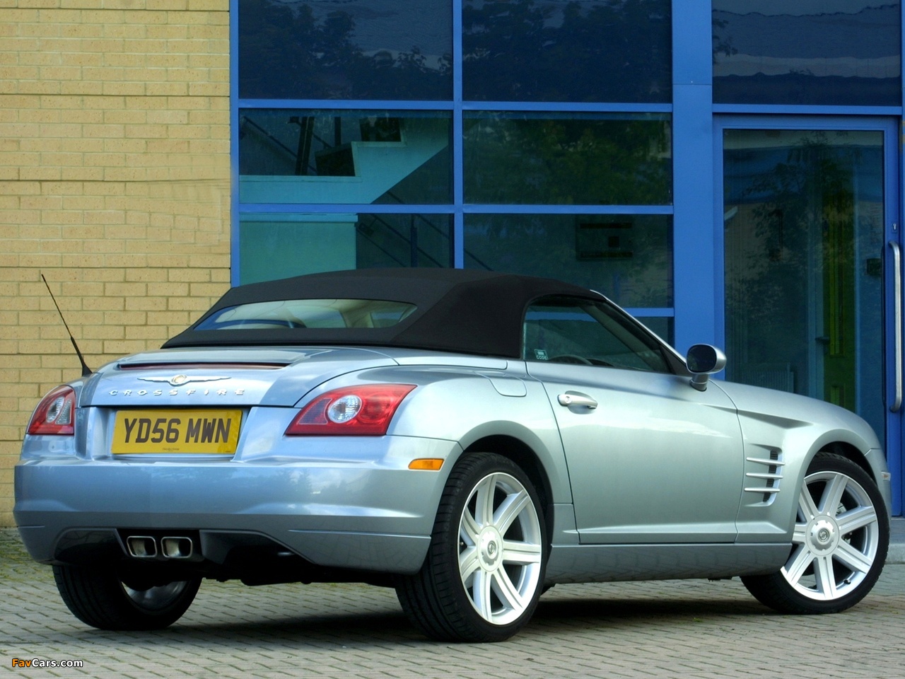 Images of Chrysler Crossfire Roadster UK-spec 2005–07 (1280 x 960)