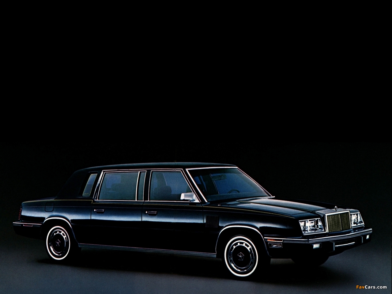 Photos of Chrysler Executive 1983–84 (1280 x 960)