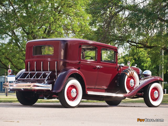 Chrysler Imperial Close-Coupled Sedan (CG) 1931 photos (640 x 480)