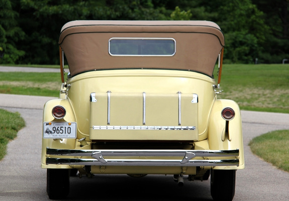 Miniature Voiture Matrix 1/43 – Chrysler Newport Dual Cowl Phaeton LeBaron Cabriolet Crème (Prévente)
