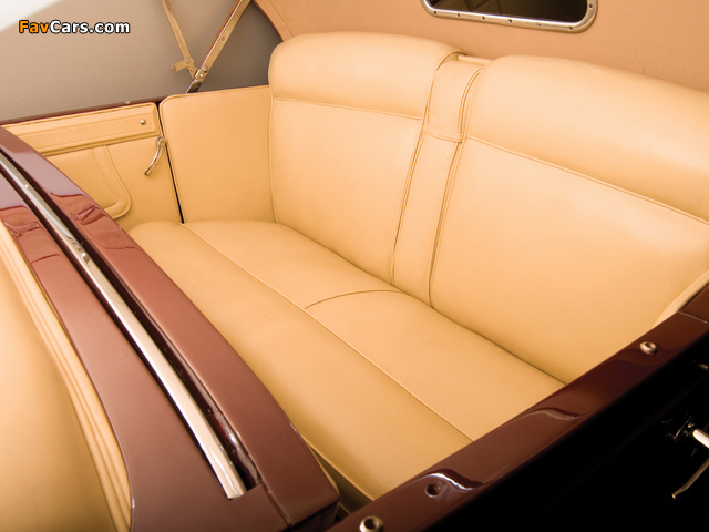 Images of Chrysler Imperial Dual Windshield Sport Phaeton (CL) 1933 (640 x 480)