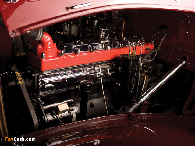 Images of Chrysler Imperial Dual Windshield Sport Phaeton (CL) 1933 (640 x 480)