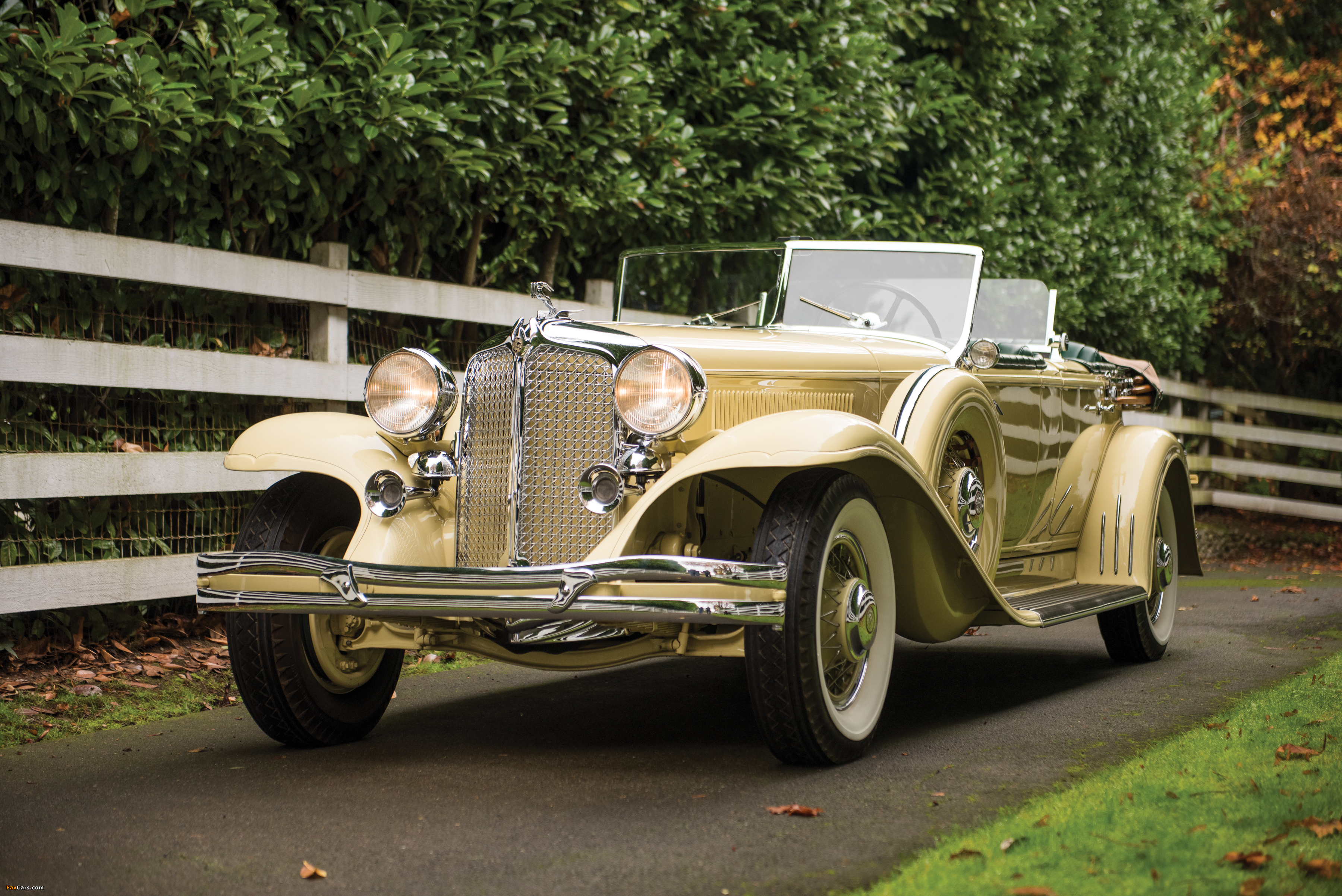 Pictures of Chrysler Imperial Dual Cowl Phaeton by LeBaron (CG) 1931 (3600 x 2403)