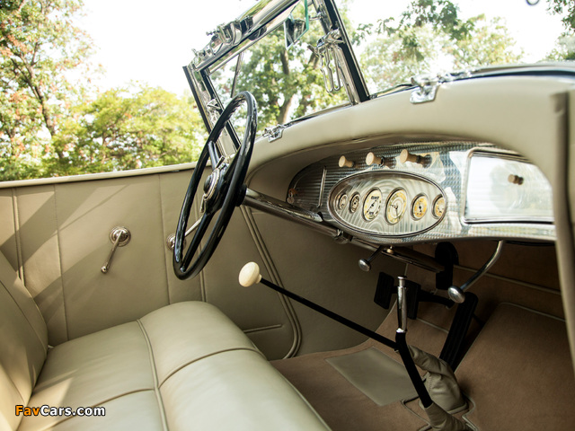 Pictures of Chrysler Custom Imperial Roadster Convertible by LeBaron (CL) 1933 (640 x 480)