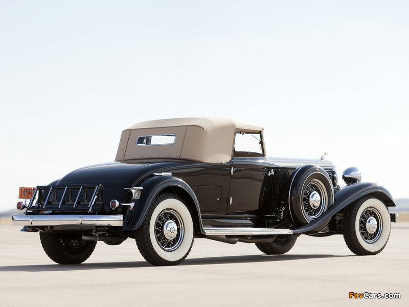 Pictures of Chrysler Custom Imperial Roadster Convertible by LeBaron (CL) 1933 (800 x 600)