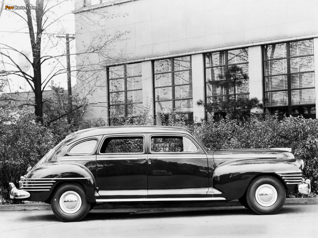 Pictures of Chrysler Crown Imperial 8-passenger Sedan (C37) 1942 (1024 x 768)